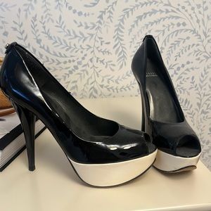 Stuart Weitzman Navy and White Aniline diplille Pumps